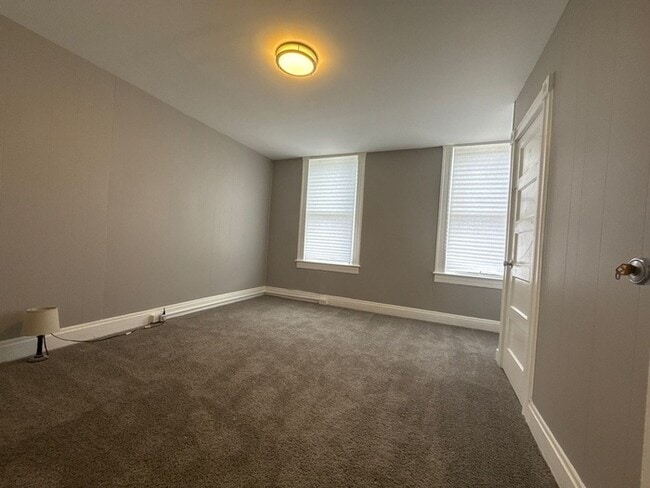 Building Photo - 2 Bedroom Home