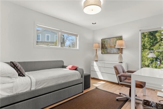 Building Photo - 4 Scofield Pl