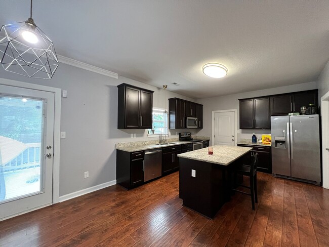 Building Photo - 3 bedroom home in Portmsouth