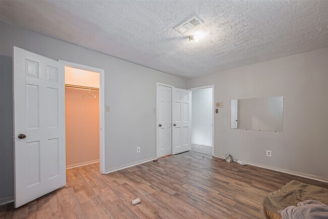 Building Photo - 811 Loire Ln