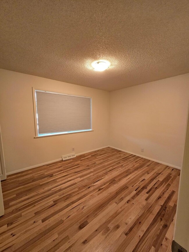 Building Photo - 3208 Texas St NE