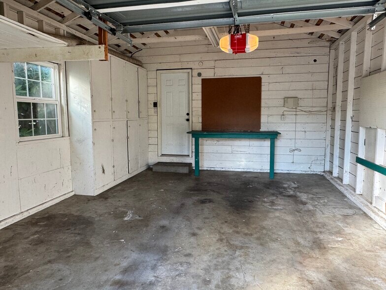 Building Photo - 12080 SW Fairfield St