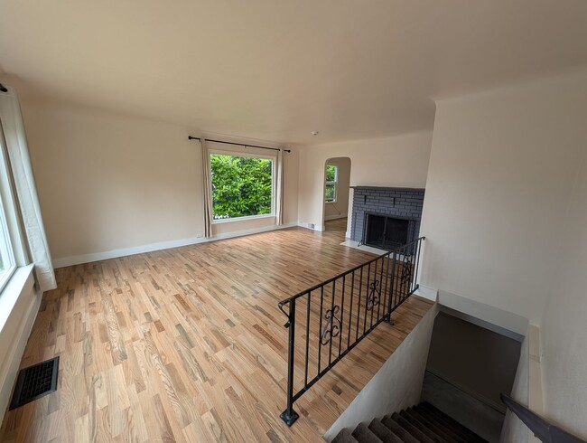 Building Photo - Updated 3 Bedroom Charmer in the Heart of ...