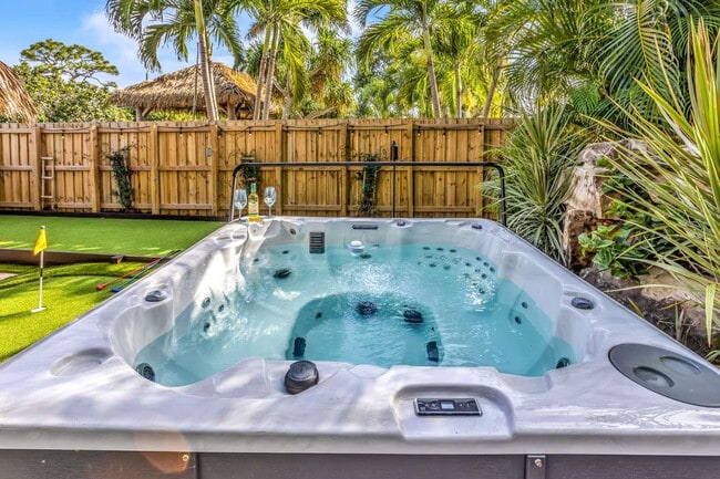 Building Photo - 2004 NE 17th Way