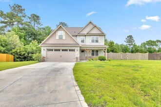 Building Photo - Bridgeport Home with Community Pool!