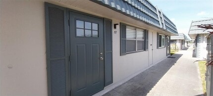Building Photo - 1811 Bedford Ln