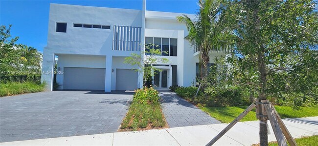 Building Photo - 16644 Botaniko Dr N