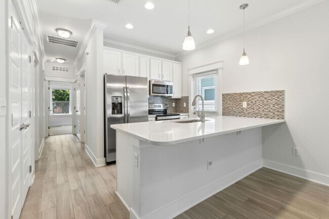 Building Photo - Amelia Island Cottage - Excellent condition