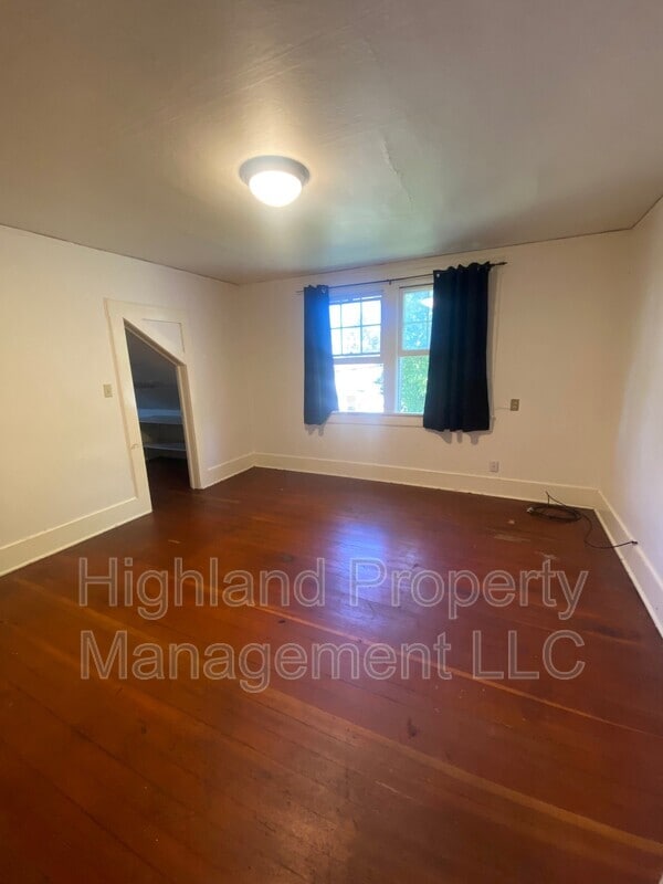 Building Photo - 945 NE Monroe St