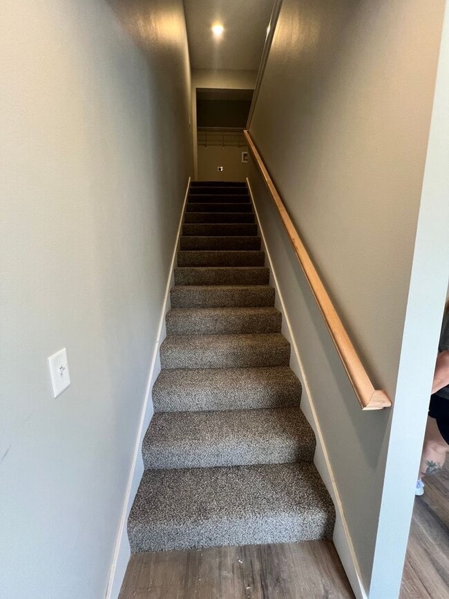 Building Photo - 690 E Garfield St