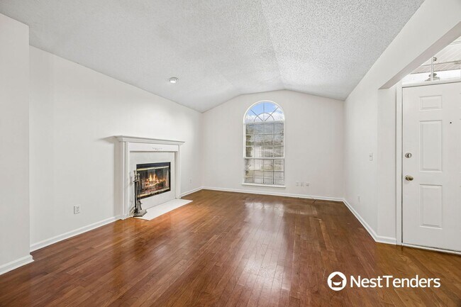 Building Photo - Great Location Near St. Johns Town Center!