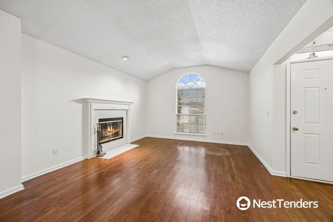 Building Photo - Great Location Near Town Center!