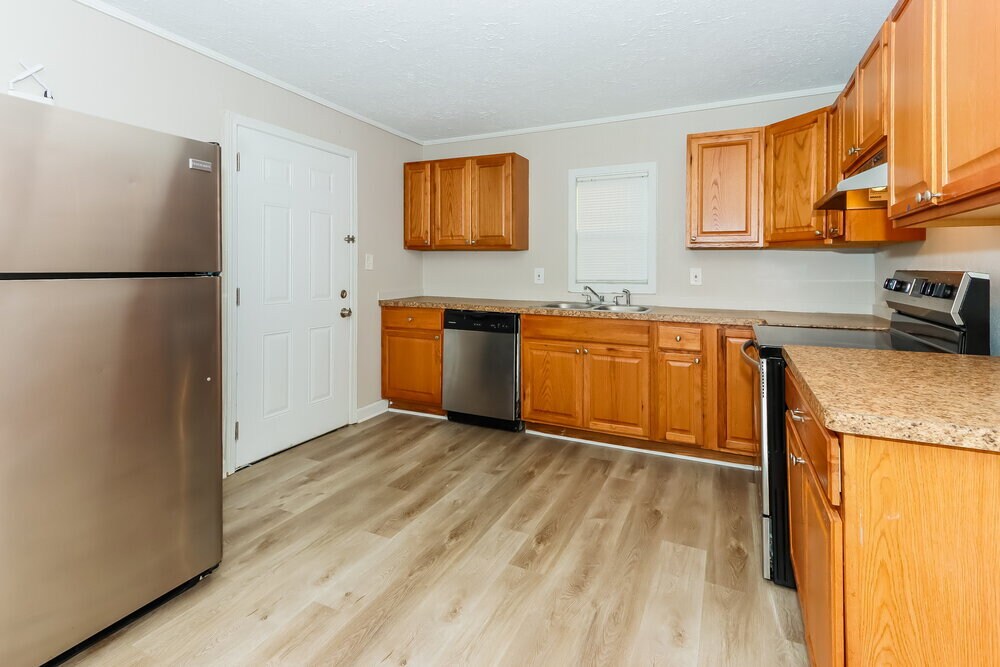 Building Photo - 1308 Greenbriar Dr