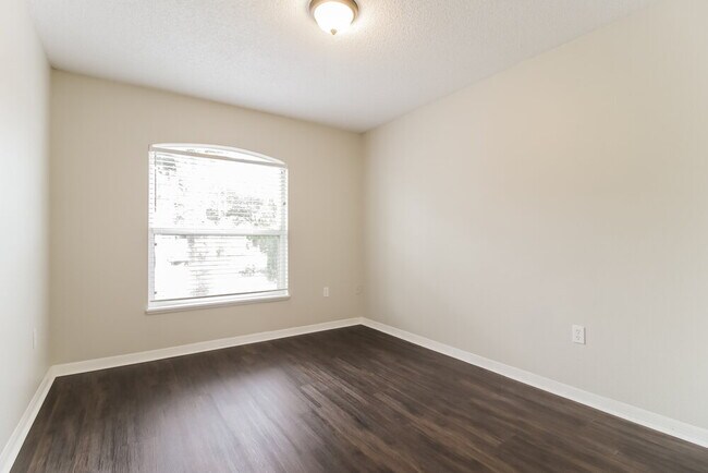 Building Photo - 12738 Parkbury Dr