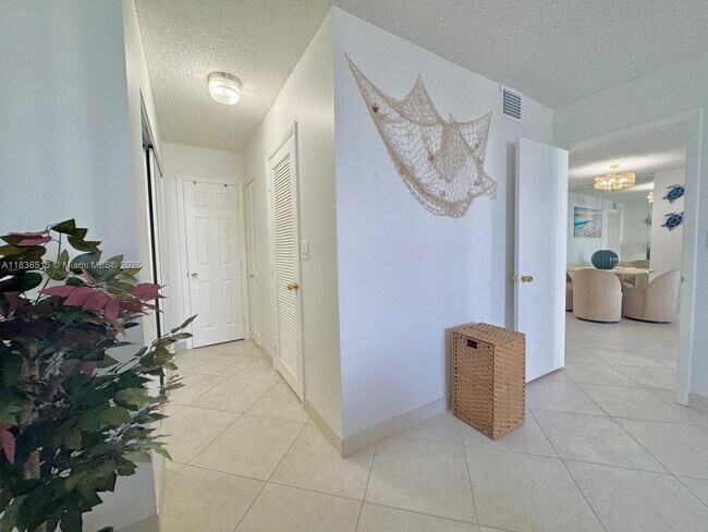 Building Photo - 3800 S Ocean Dr