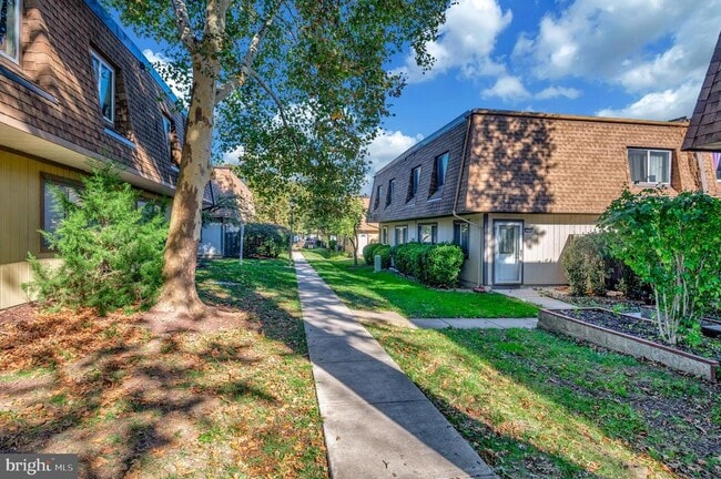 Building Photo - 3890 Mariposa Pl