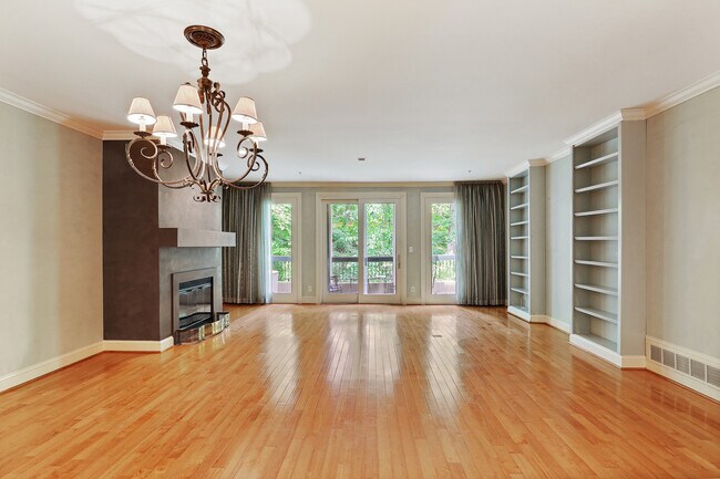 Building Photo - EXQUISITE VININGS/SMYRNA 3B/3.5BA W/ ELEVA...