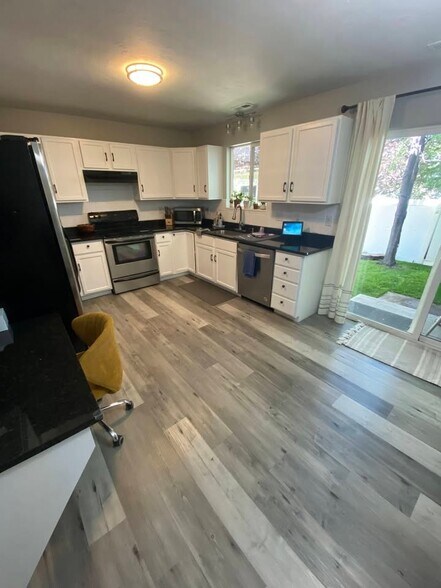 Building Photo - 865 N 500 W