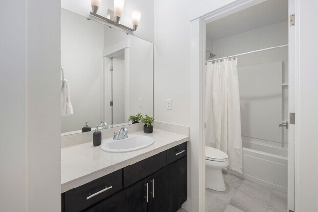 Building Photo - **North-Facing Luxury Home with Sunroom, A/C & Smart Home Features in Sammamish** Available NOW f...