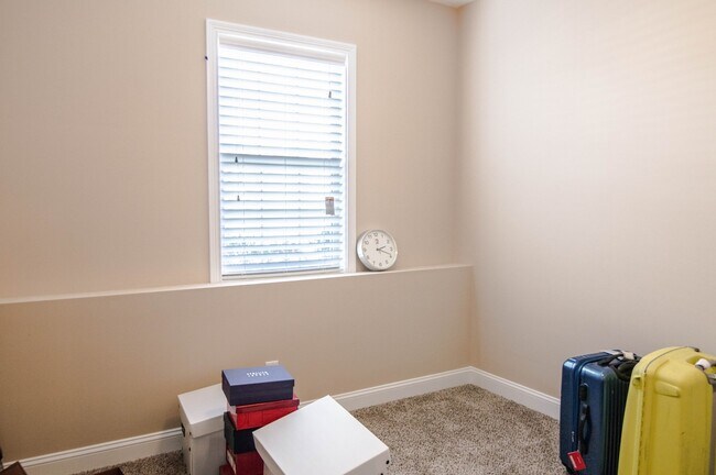 Building Photo - Pet Friendly Four Bedroom with Basement!