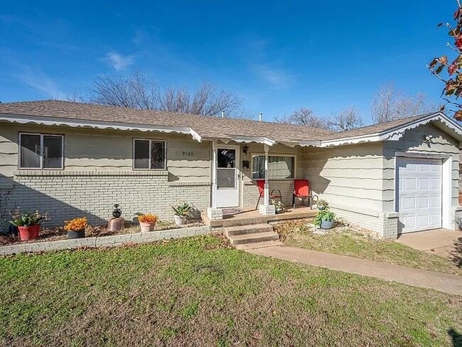 Building Photo - 9909 N McKinley Ave