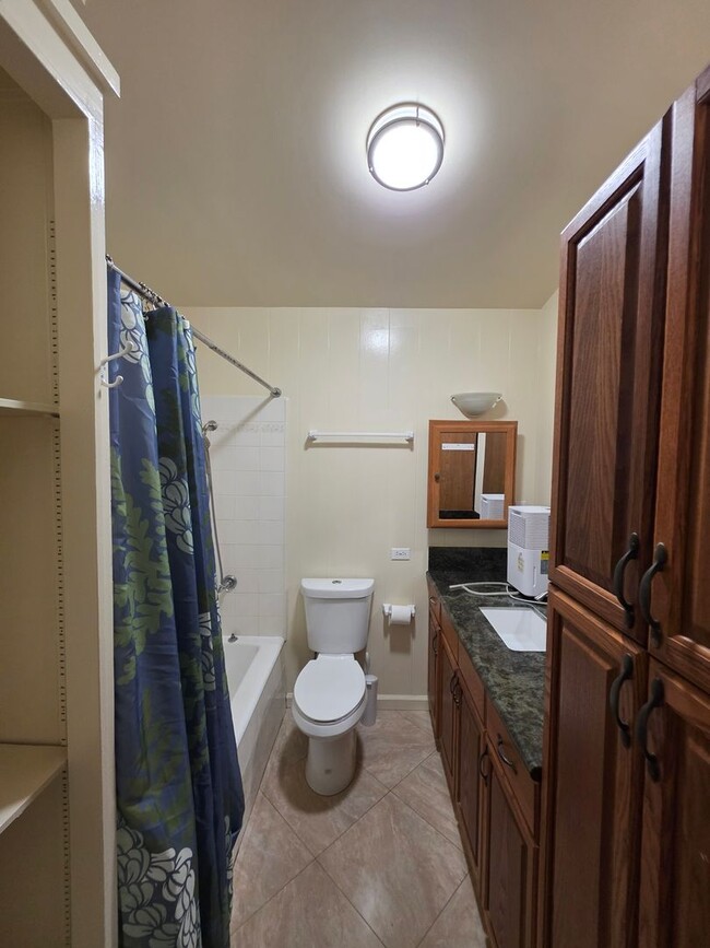 Building Photo - AVAILABLE NOW! 3 bed, 1.5 bath with 2 parking in Kailua.