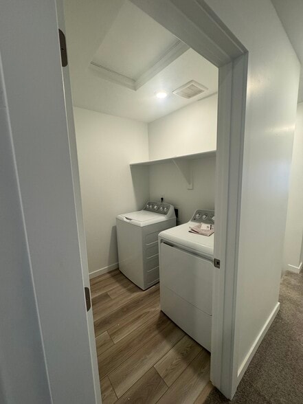 2nd Floor Laundry - 4138 W Perspective St