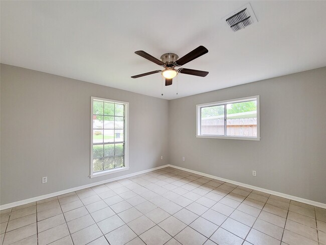 Building Photo - 1803 Cypress Dr