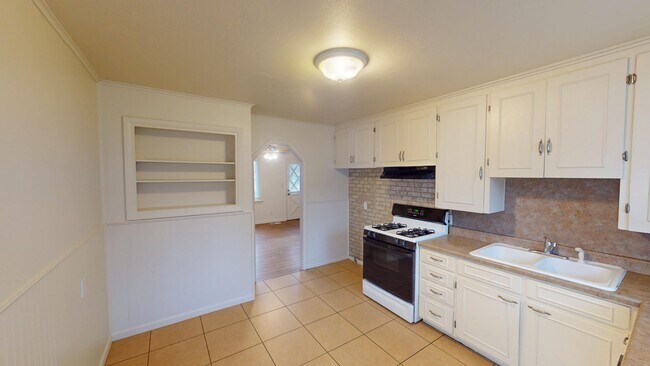 Building Photo - 3716 S 29th W Ave