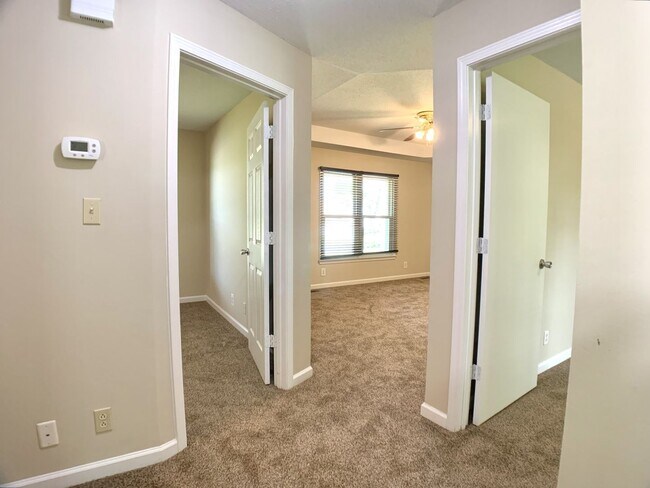 Building Photo - 236 Moncrest Dr