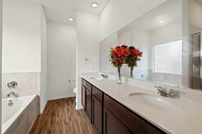 Building Photo - 5653 Bellissima Way