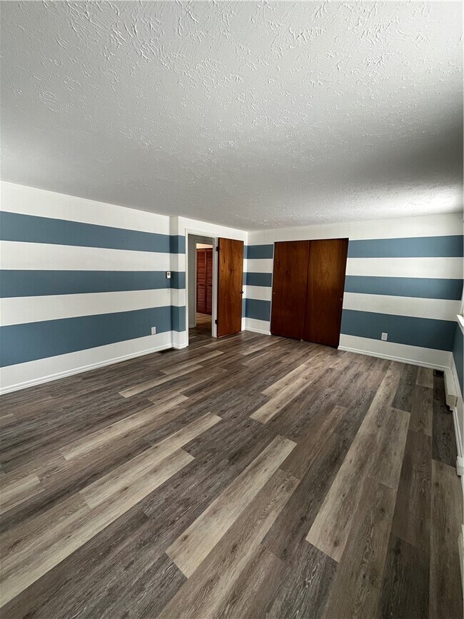 Building Photo - 7026 Lake Ave