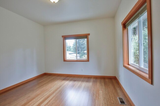 Building Photo - 2385 N 1500 E