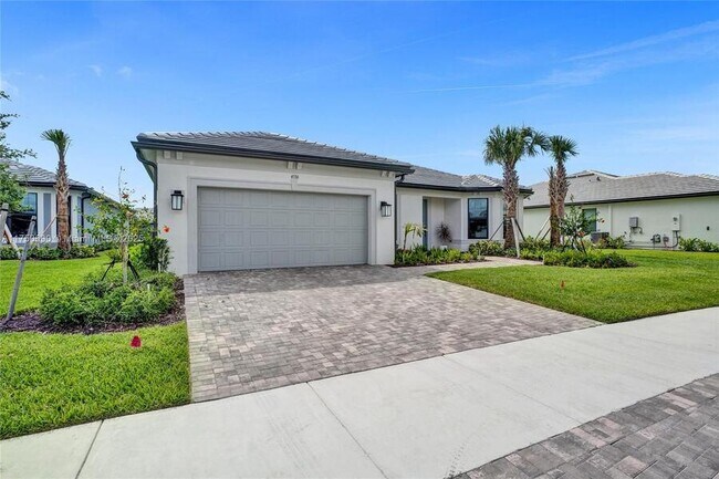 Building Photo - 4536 Silverwood Ln N
