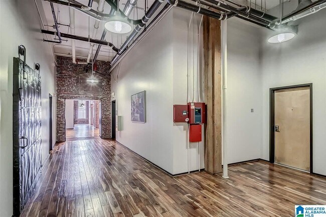 Building Photo - 2412 2nd Ave N