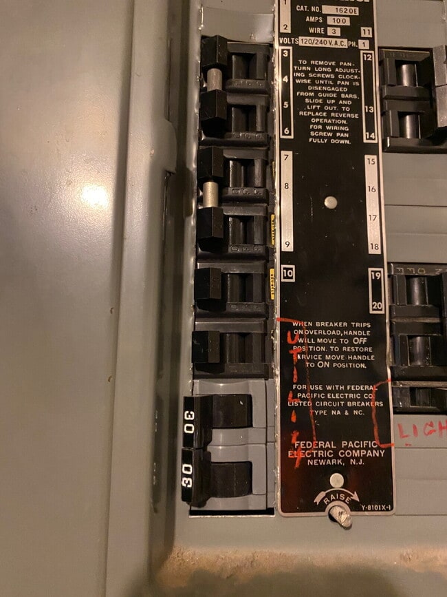 Building Photo - 7132 47th Ave SW