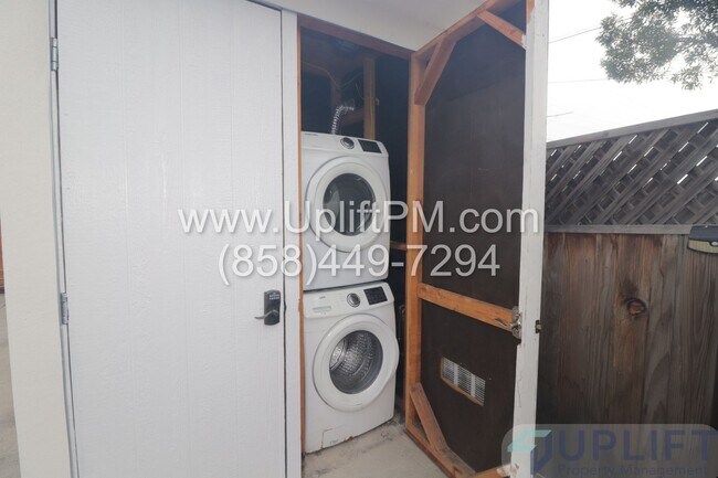 Building Photo - 36th (3637-3639)