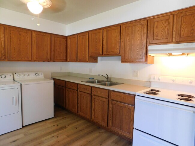 Building Photo - 245 Brookridge Ct
