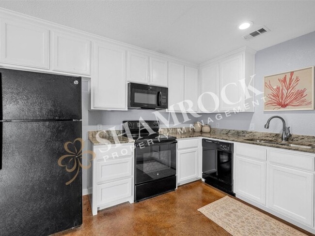 Building Photo - 1107 Primrose Dr