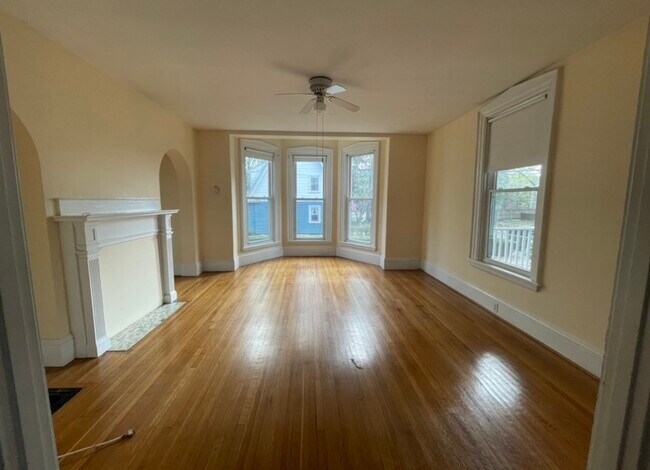 Primary Photo - 84 Walker St