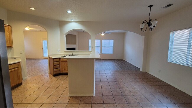 Building Photo - Spacious 4 bedroom in 7 Bar North! Near Cottonwood and Rio Rancho.