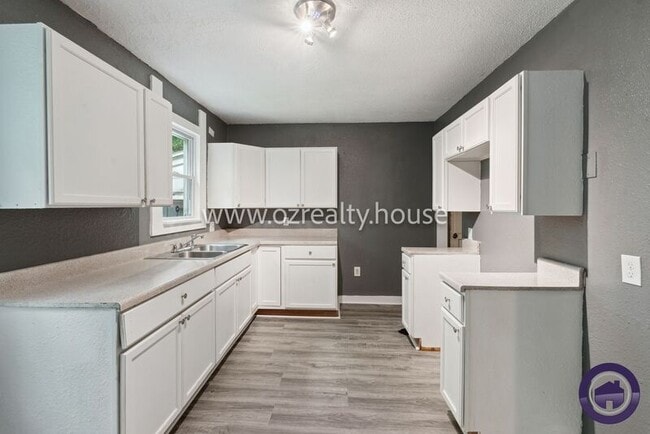 Building Photo - 2126 Marlow Rd