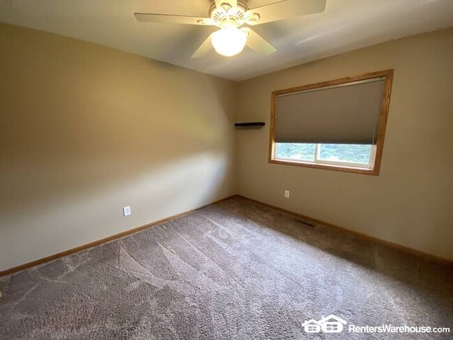 Building Photo - 3 bedroom/3 bath Townhome in Norwalk for Rent