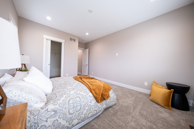 Building Photo - 26391 Preserve Dr