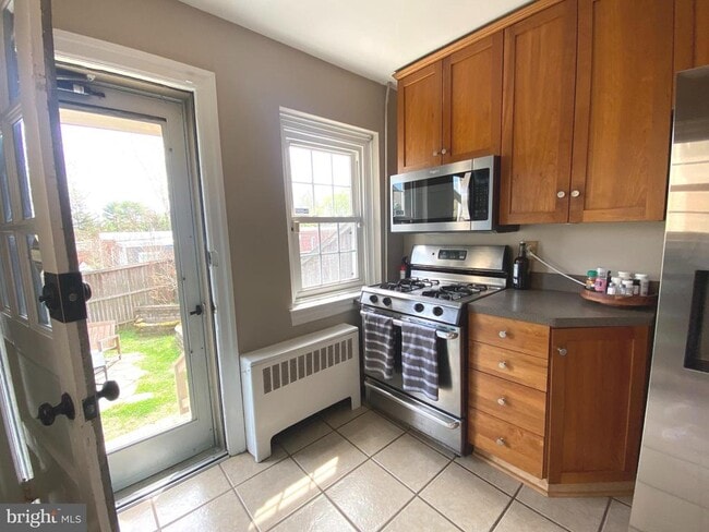 Building Photo - 20 E Abington Ave