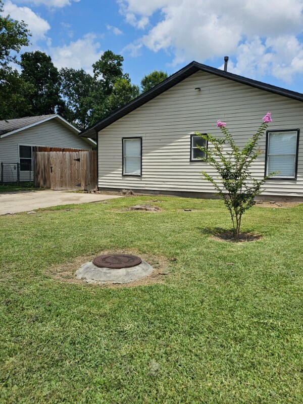 Building Photo - 9814 Thorn St