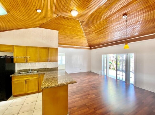 Primary Photo - 2402 NW 42nd St