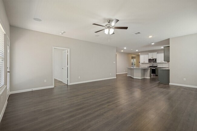 Building Photo - 707 Range Dr