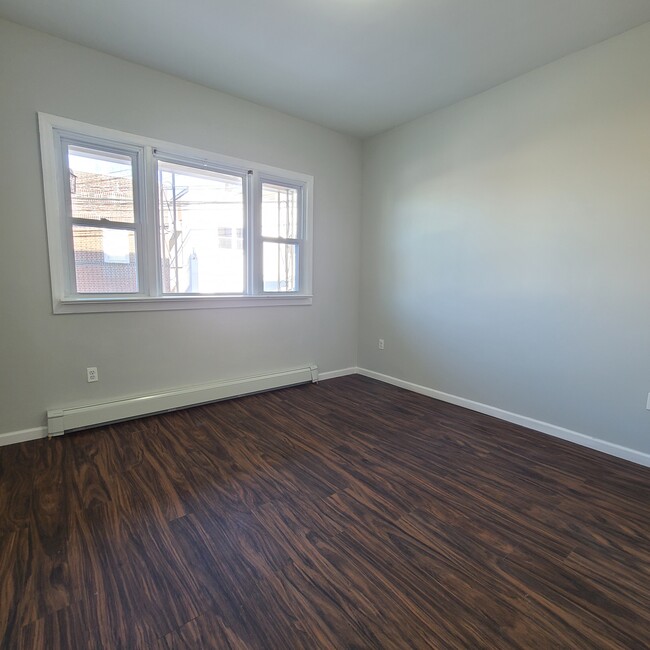 Master Bedroom - 1219 Hillside Plz