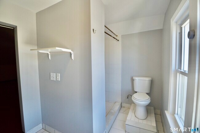 Building Photo - 48 Riverview Pl